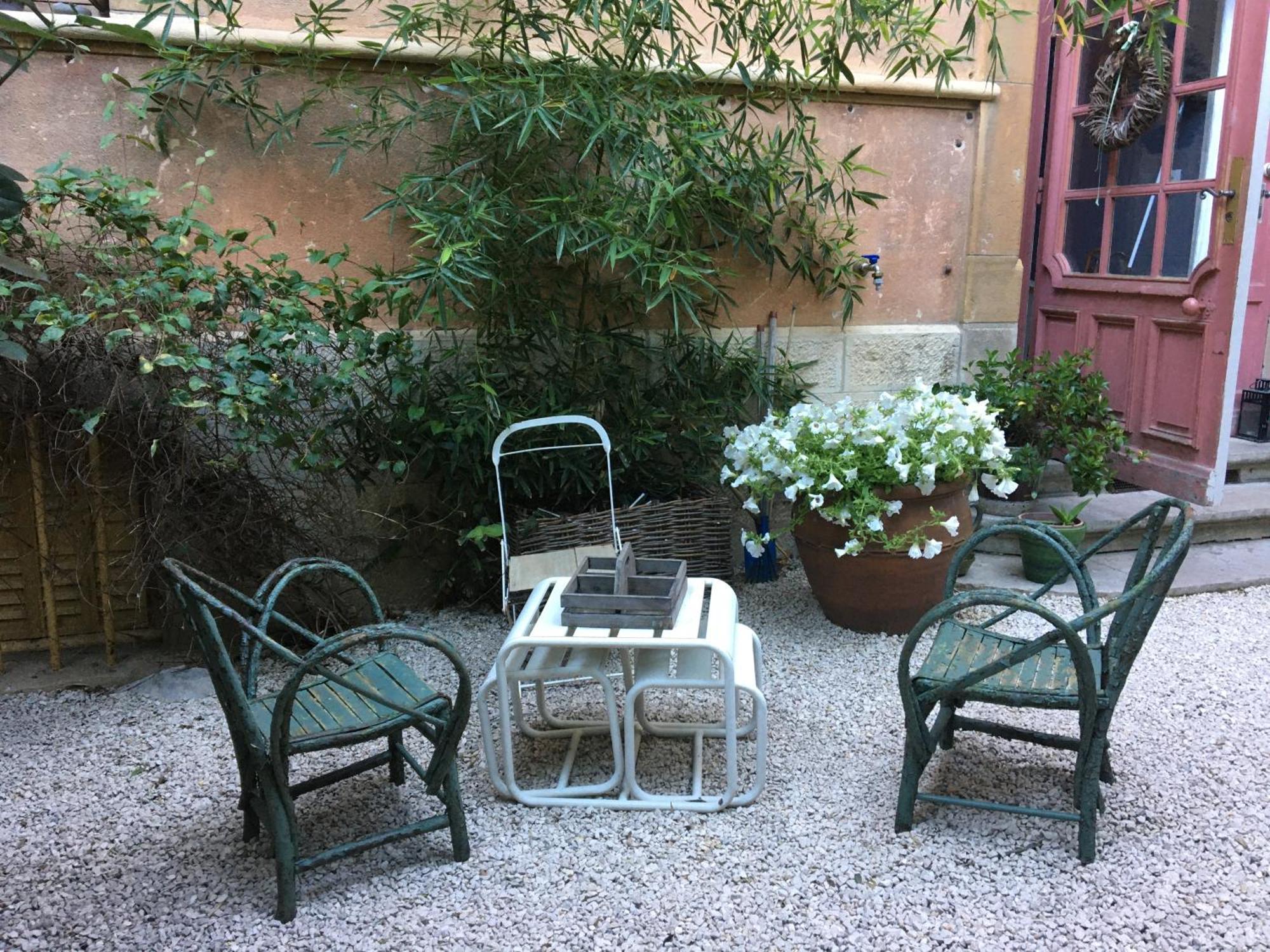 Une Nuit Au Chateau Lyon Exterior photo
